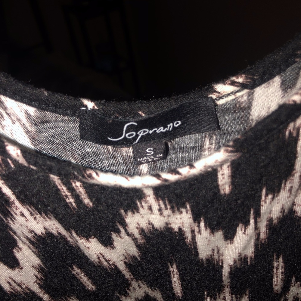 B&W Pattern Tank Top - Picture 2 of 2